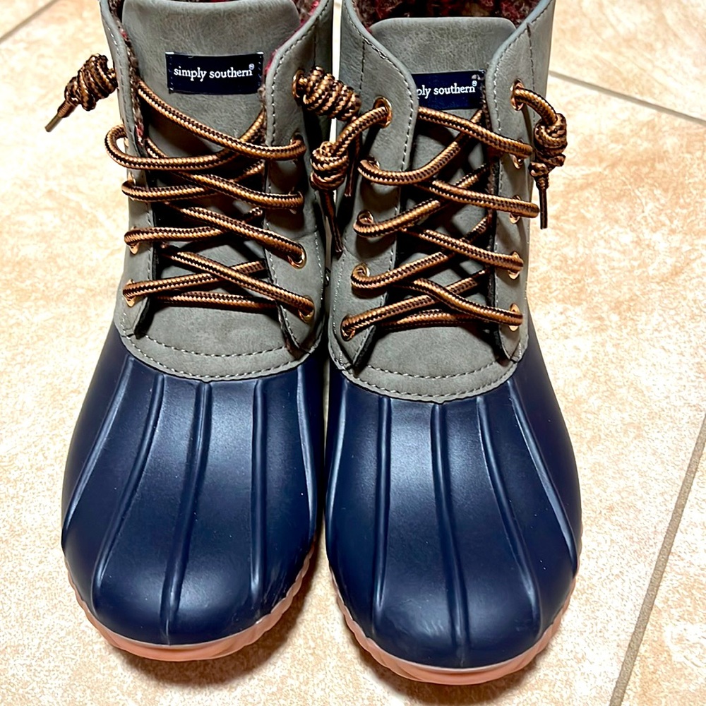 Simply Southern size 7 boot, rain boot,worn once